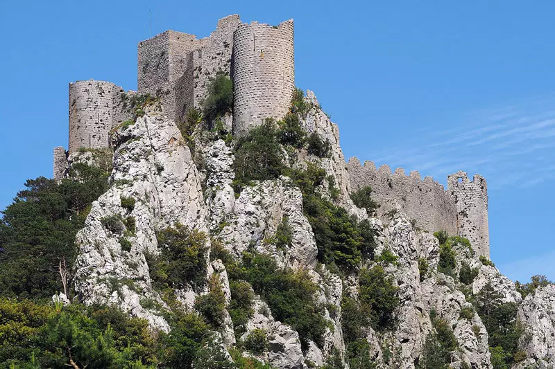 1280px-190608_burg-puilaurens_01